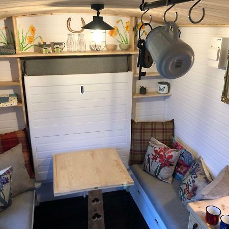 ホテルClydesdale Shepherds Hut ベルファスト エクステリア 写真